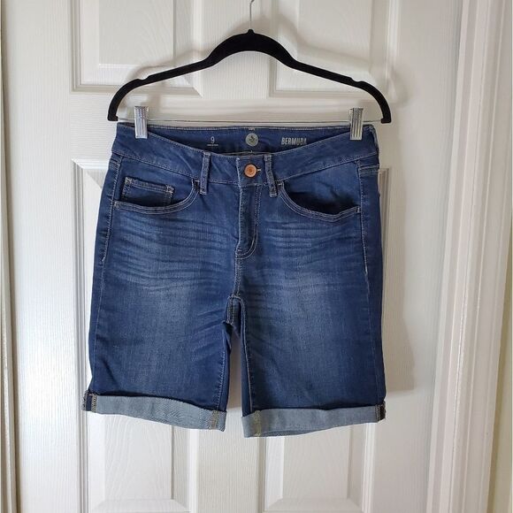 🎁Cute Jean Shorts Size 9 - Picture 4 of 8